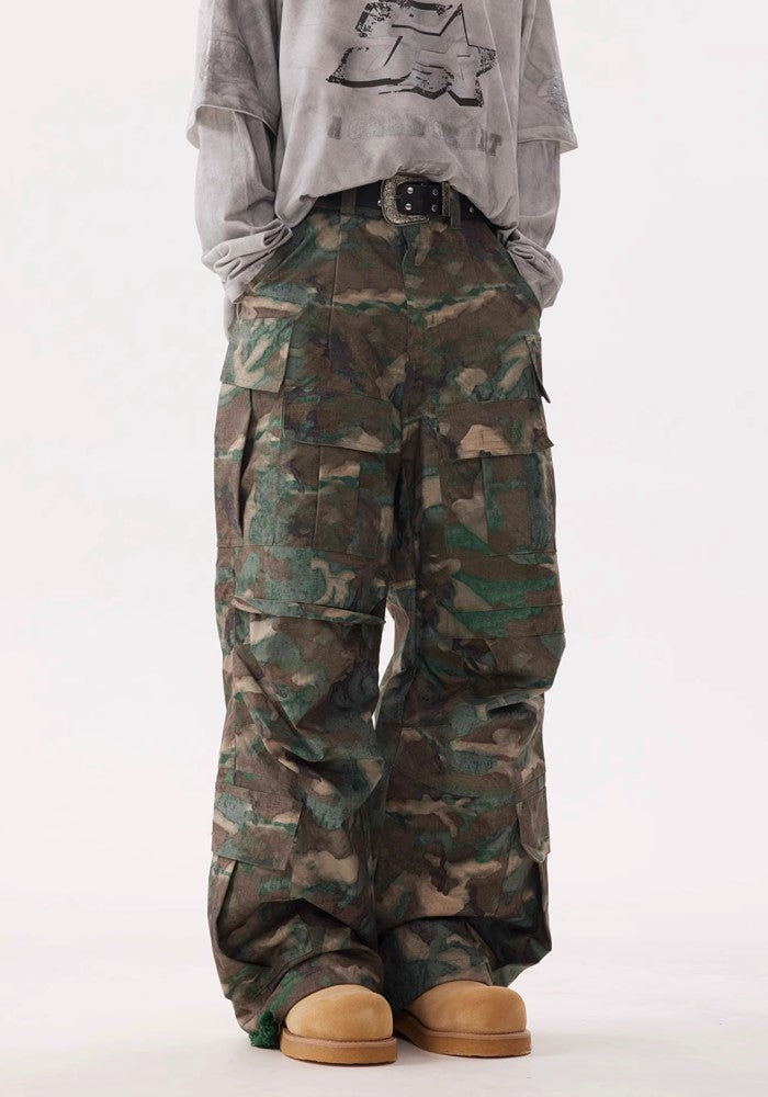 【BTSG】Pocket tuck silhouette design camouflage color cargo pants  BS0028