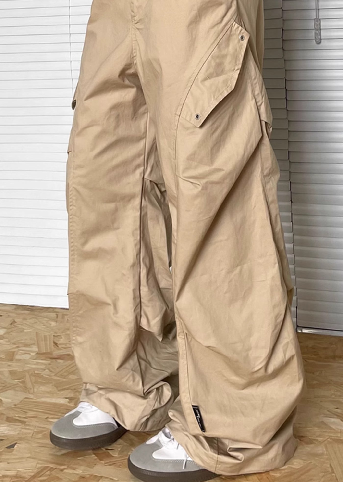 [Apocket] Diagonal cargo pocket design reedy red natural pants AK0025