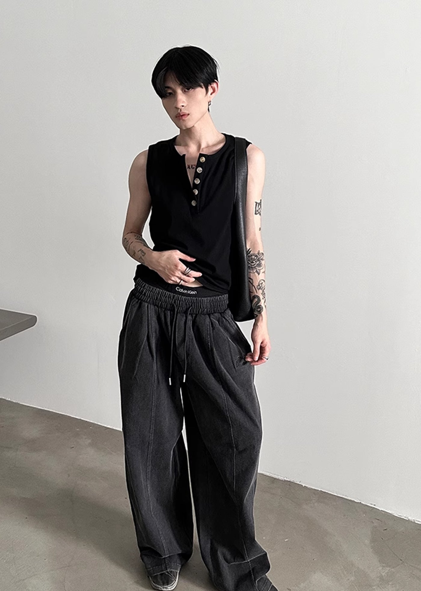 【Very Fewest】Dull dark base color wide silhouette sweatpants  VF0035