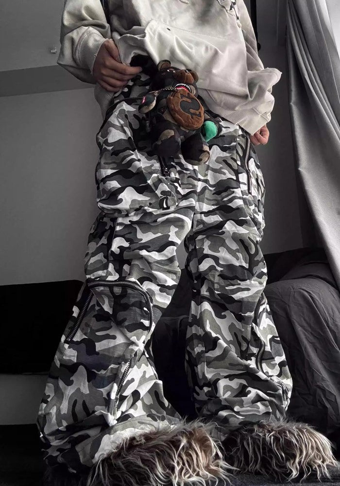 【TR BRUSHSHIFT】Monotone camouflage design three-dimensional wide cargo pants  TB0056