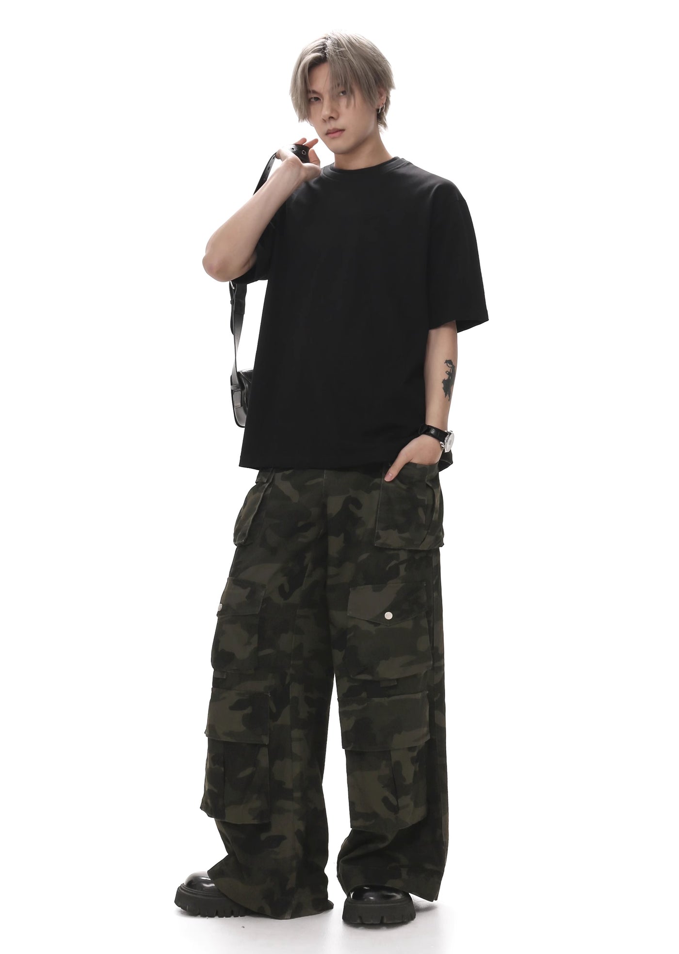 【GIBBYCNA】Wide silhouette riveted design camouflage pants  GC0018