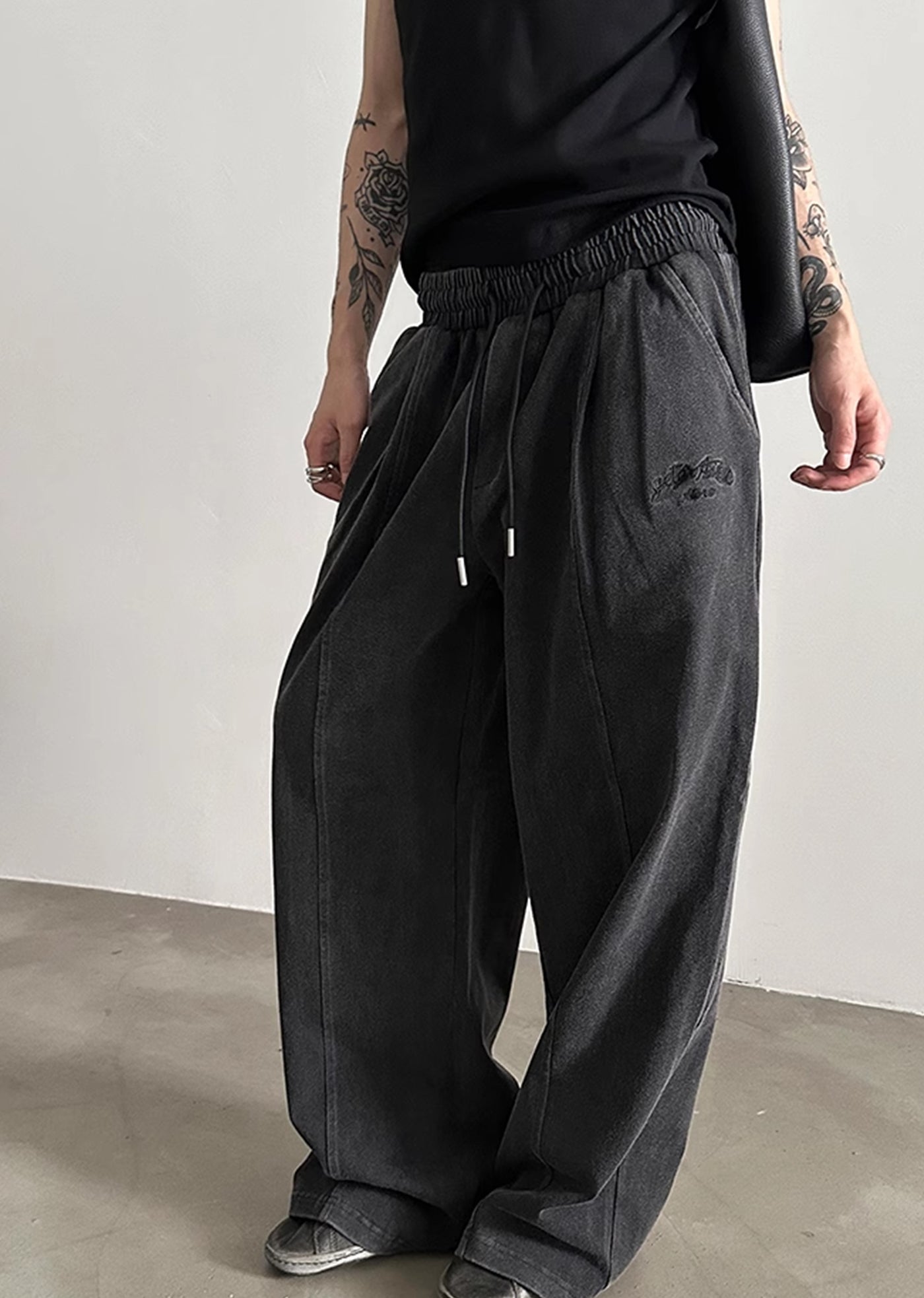 【Very Fewest】Dull dark base color wide silhouette sweatpants  VF0035