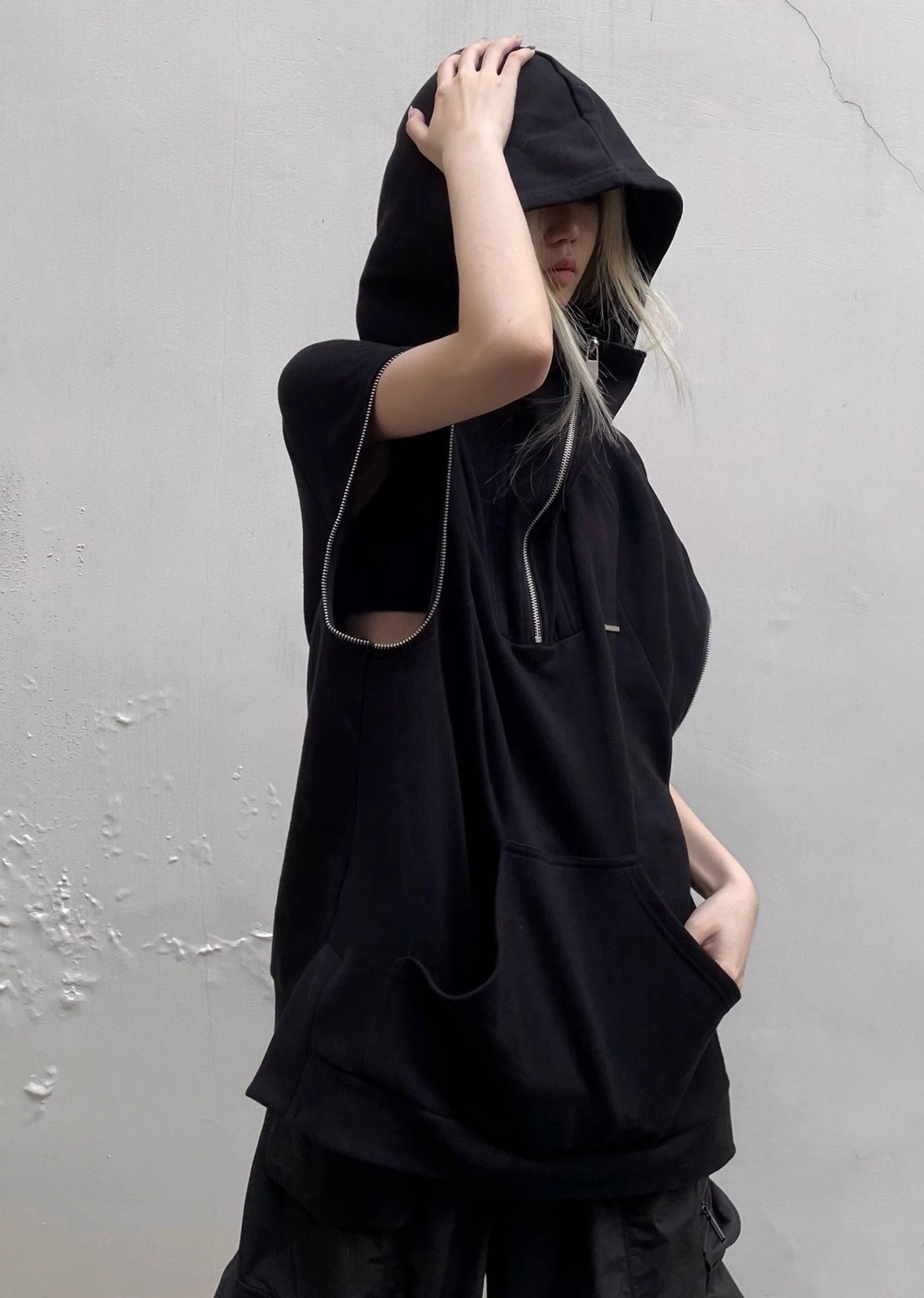 Double gimmick design simple black sleeveless hoodie  HL3070