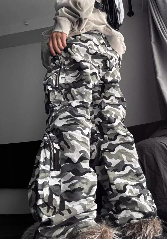 【TR BRUSHSHIFT】Monotone camouflage design three-dimensional wide cargo pants  TB0056