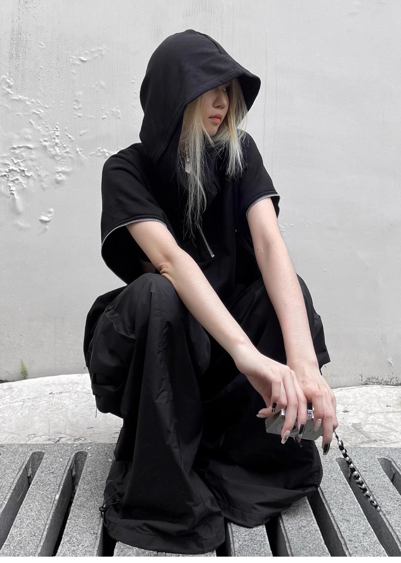 【8/12新作】Double gimmick design simple black sleeveless hoodie  HL3070