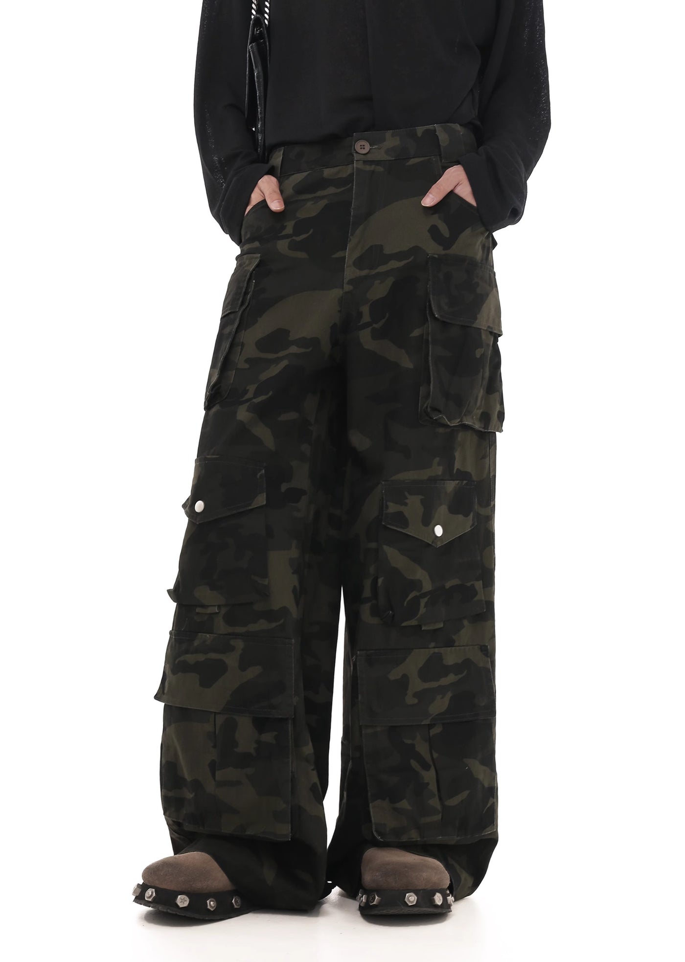 【GIBBYCNA】Wide silhouette riveted design camouflage pants  GC0018