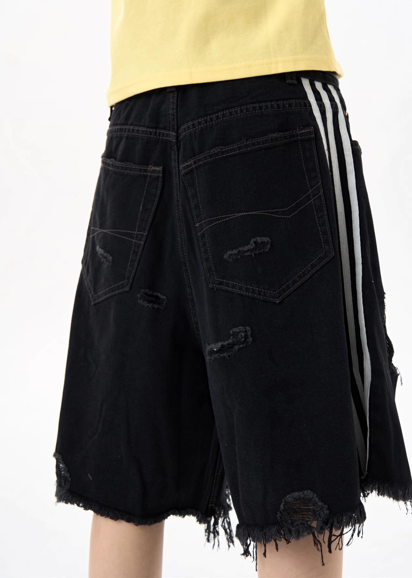 [MAXDSTR] Middle distressed hem point design black denim shorts MD0136