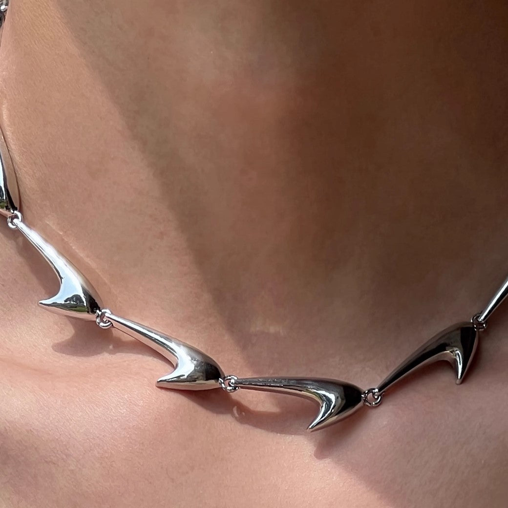 【CHEALIMPID】Gimmick design silver line silhouette necklace  CL0019