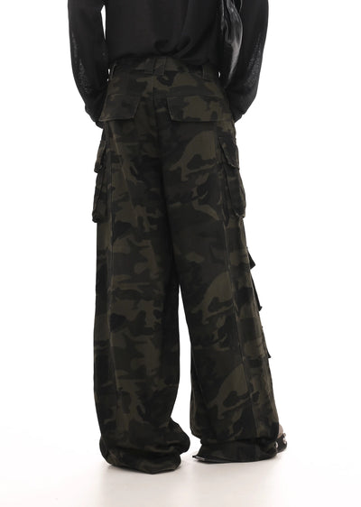 【GIBBYCNA】Wide silhouette riveted design camouflage pants  GC0018