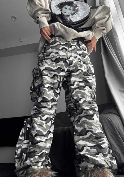 【TR BRUSHSHIFT】Monotone camouflage design three-dimensional wide cargo pants  TB0056