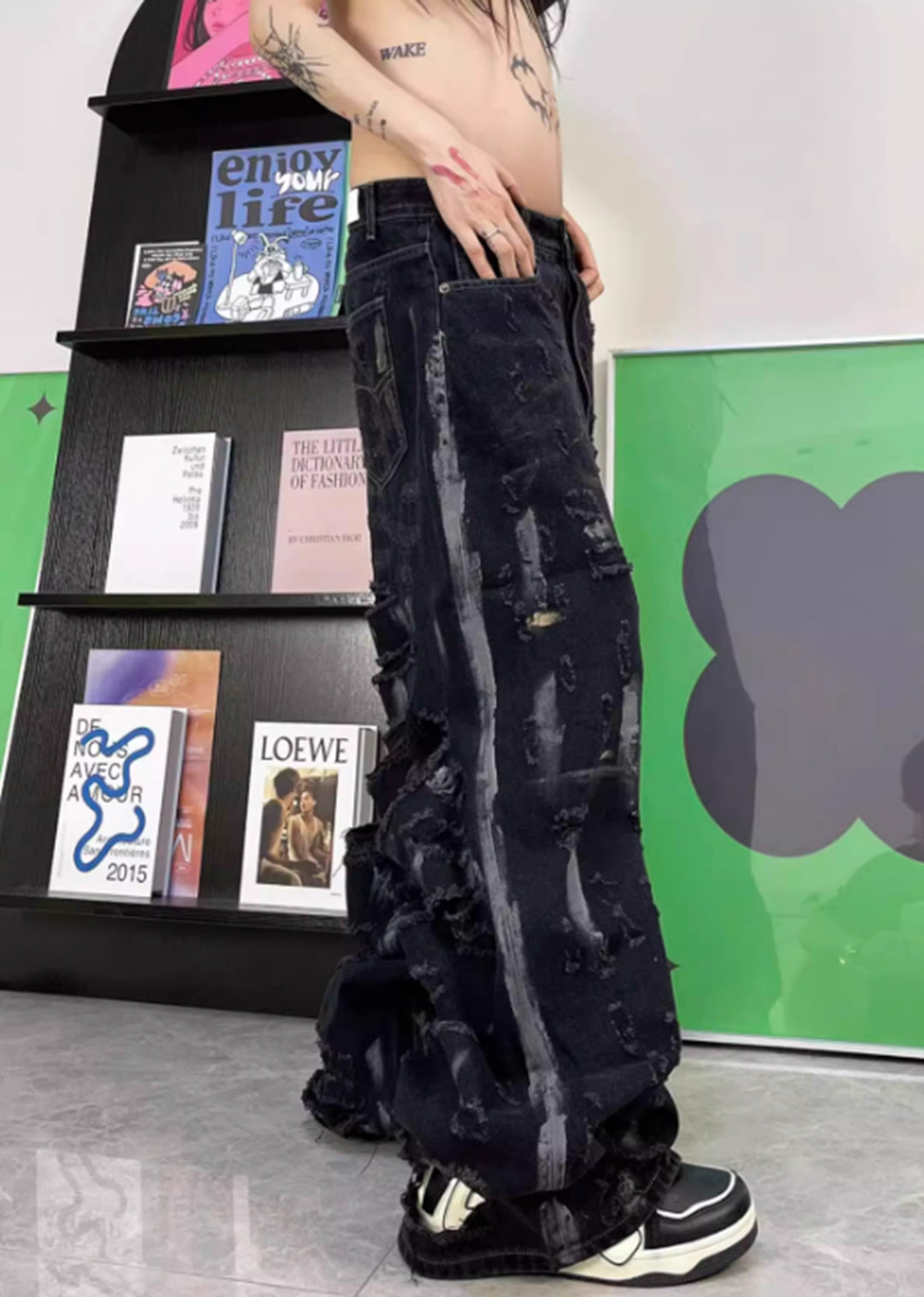 TOKI】Back side cutout distressed random design wide style denim