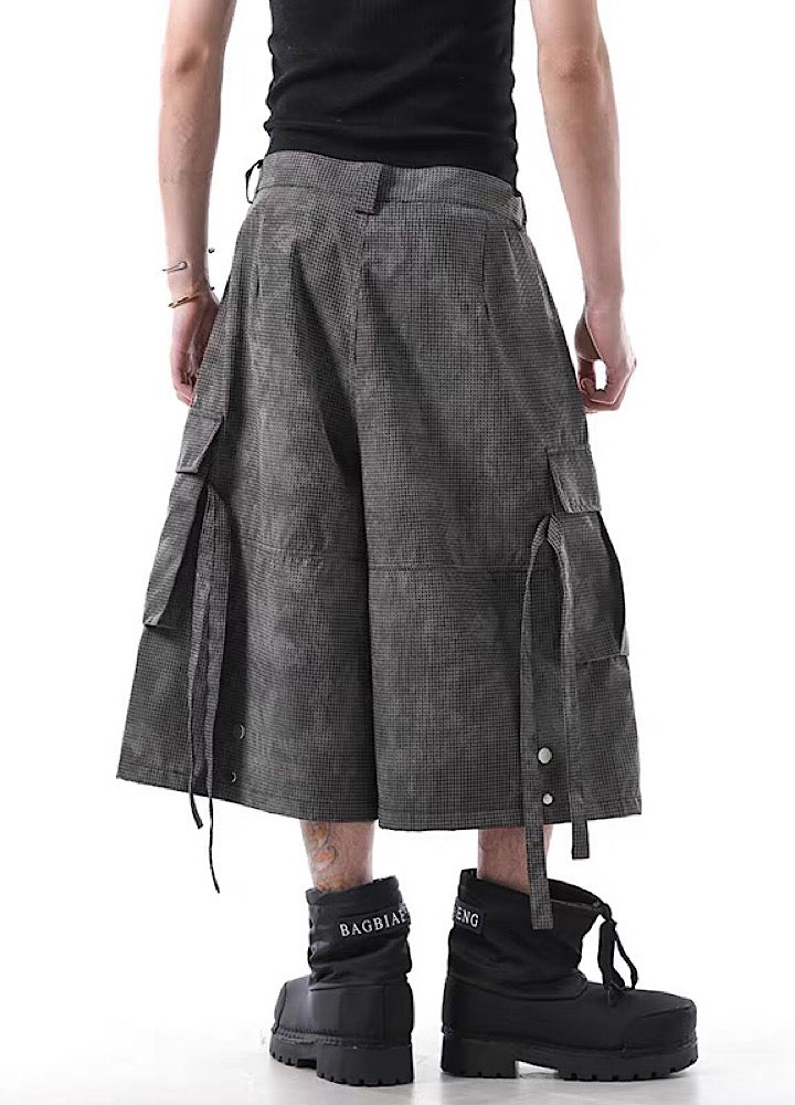 【BLANKIN】Tuck silhouette design gray base cargo style shorts  BI0007