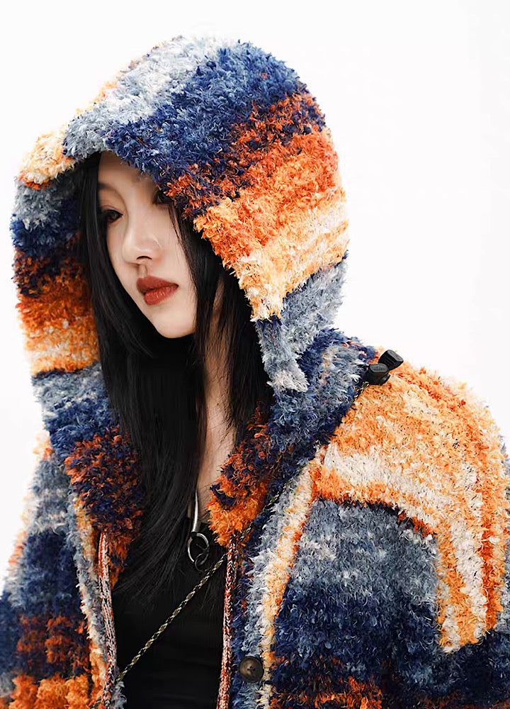 [THELIGHT] Vibrant full color rug grazing over hoodie TL0001