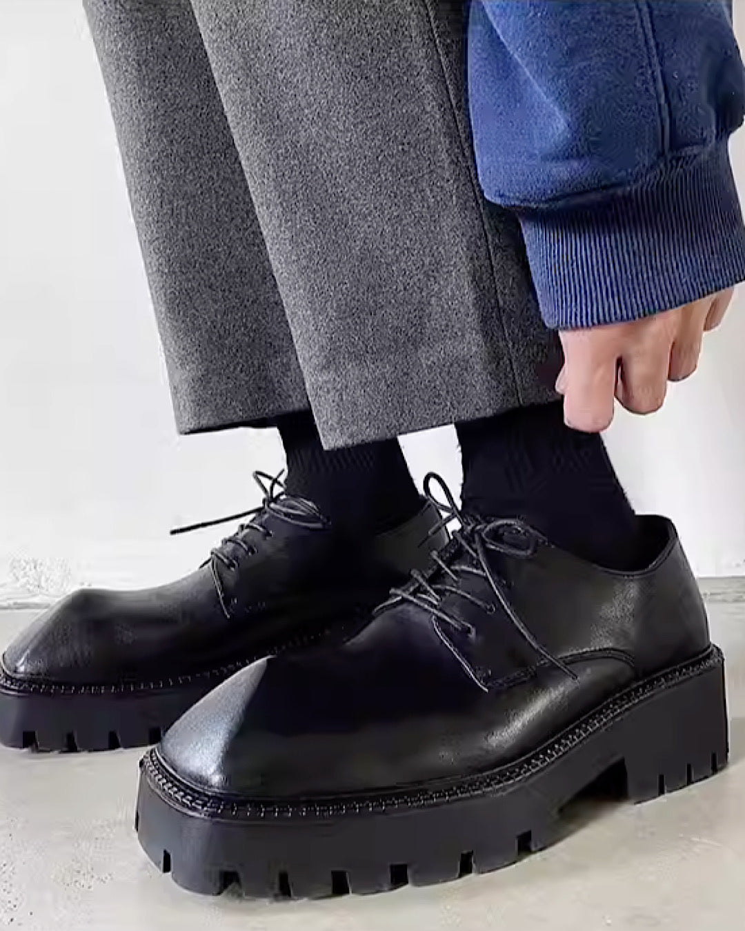 [8/14 new item] Angular silhouette design simple black shoes HL2940