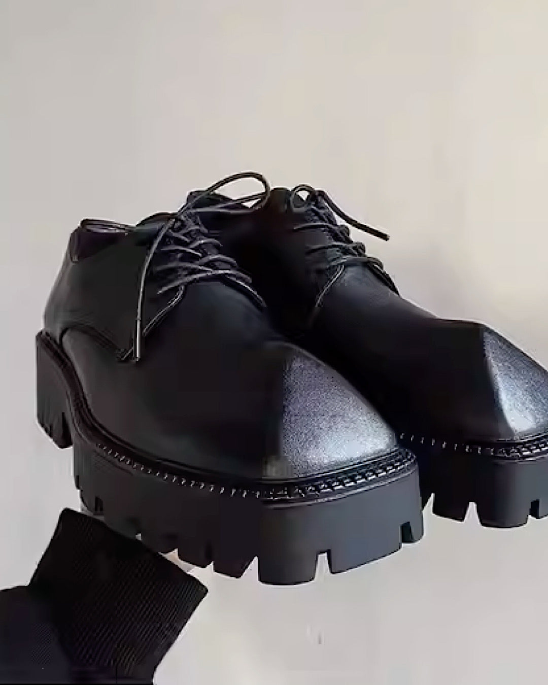 【8/14新作】Angular silhouette design simple black shoes  HL2940