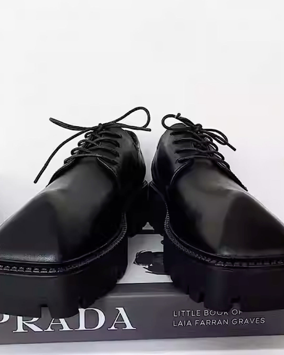 Angular silhouette design simple black shoes HL2940