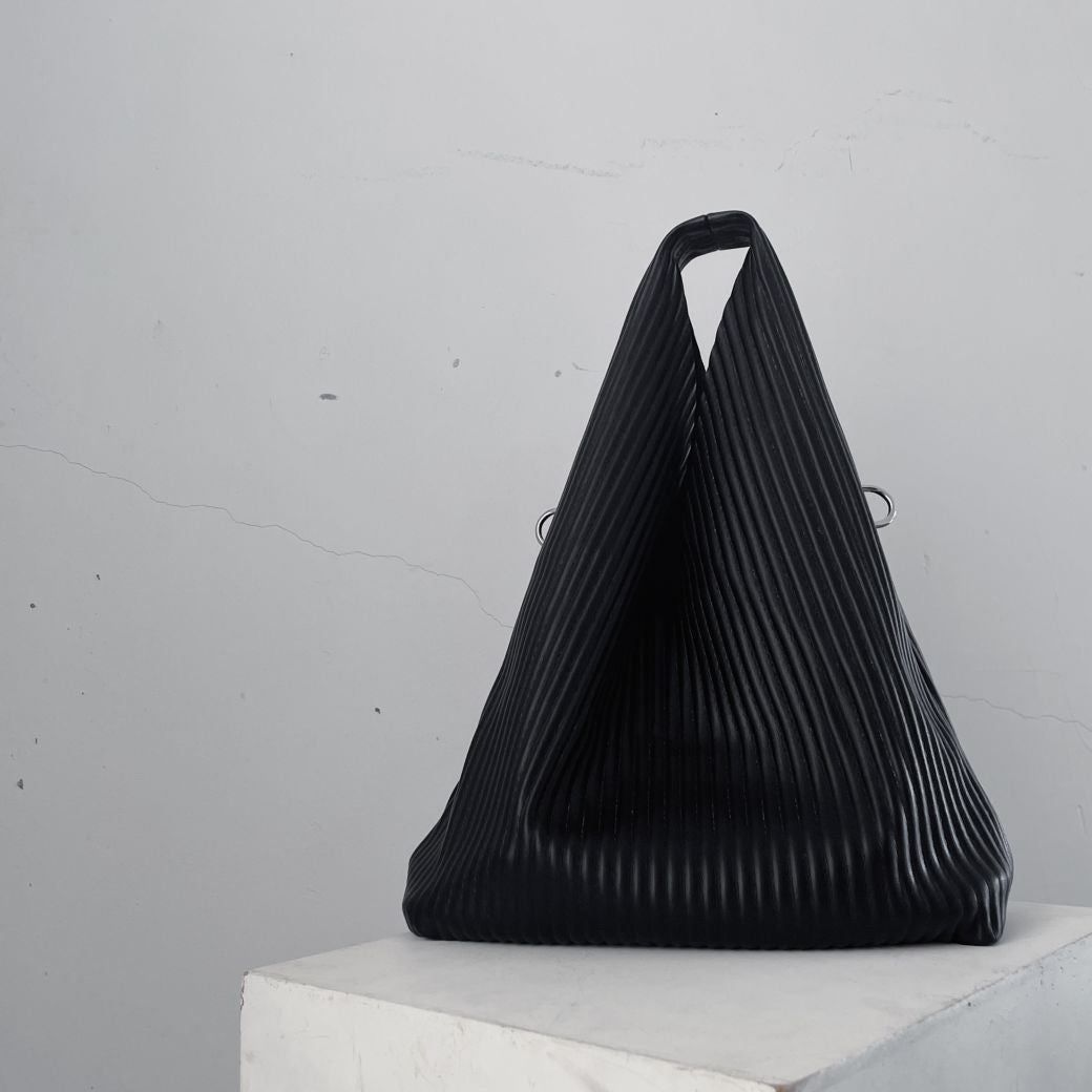 [Floating weed] Triangle shape edge PU leather handbag FW0008