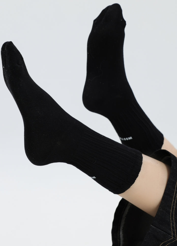 【INS】One-point initial design mode black all-purpose socks  IN0049