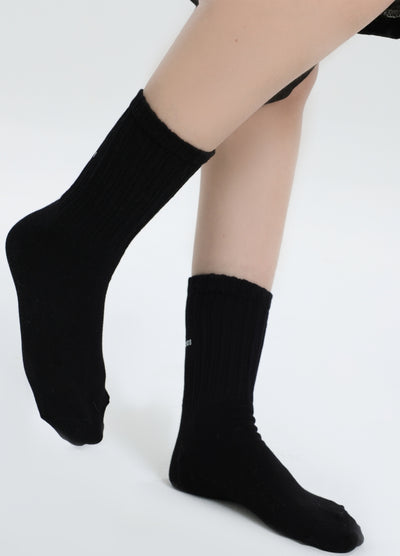 【INS】One-point initial design mode black all-purpose socks  IN0049