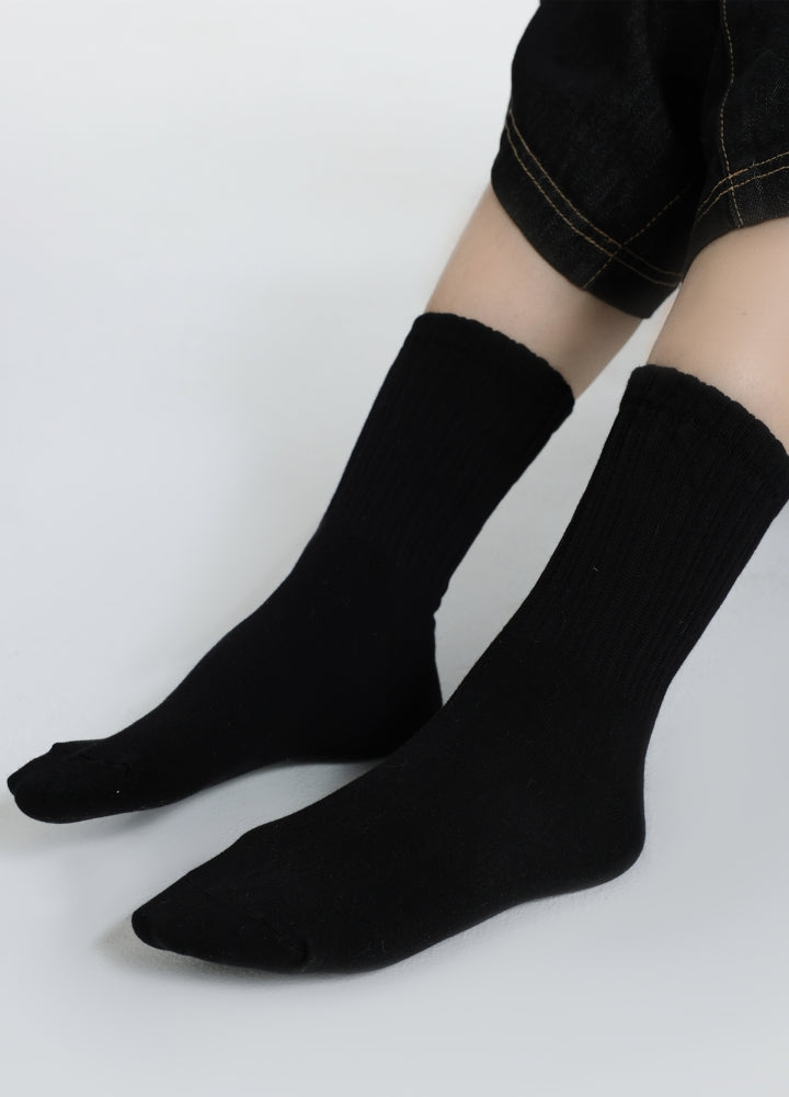 【INS】One-point initial design mode black all-purpose socks  IN0049