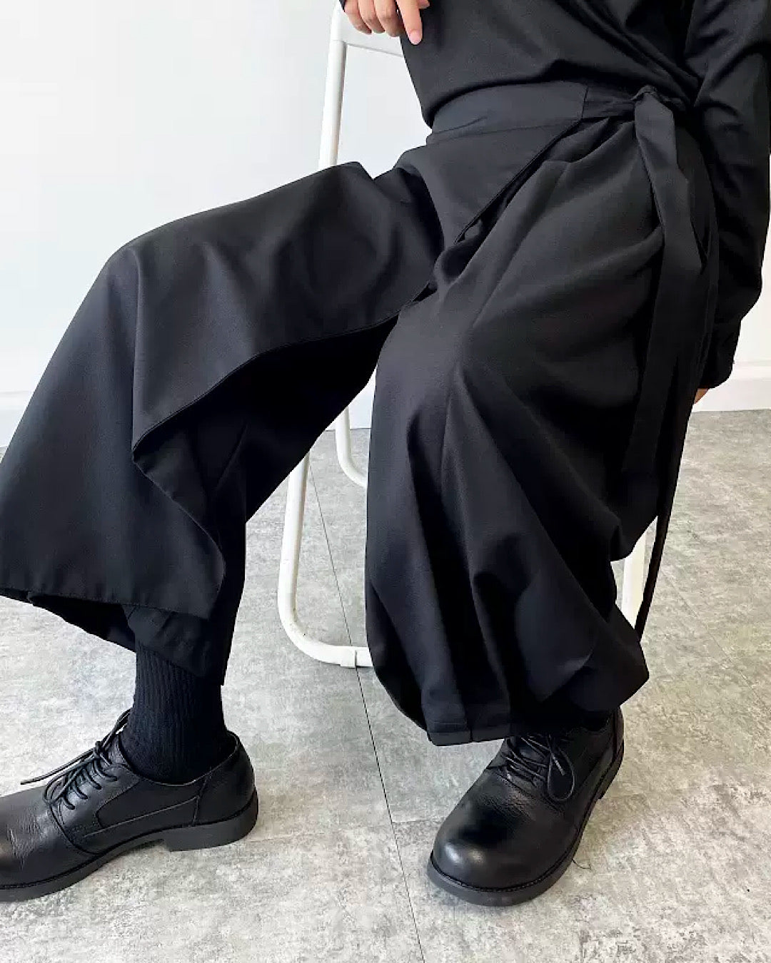 Sidereedable structured crow pants  HL2794
